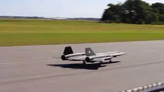 Giant Scale SR-71 Blackbird at Top Gun