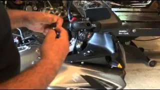 Установка замка для шлема Lidlox Grip Tip на Suzuki Vstrom.