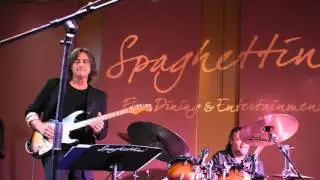 Jeff Kashiwa doing Givin' In.