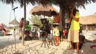 HOT ROOTS Live in Holbox Hamaca Tours (c) Cristina S&aacute;ez 2014