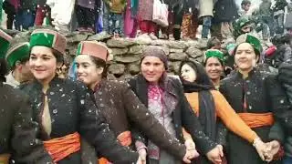Phari folk nati by dodra kewar villagers in snow fall