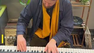 Sven Wunder stopped by the KMHD studio and serenaded the crew with a lovely number on the Rhodes. ✨🎹