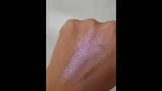 Новый Хайлайтер Essence Meta Glow