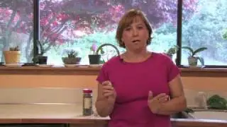 How to Grow Grass : Does Garlic Keep Fleas Away?