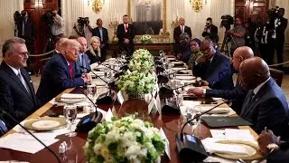 Irritierende H&ouml;flichkeit: Trump lobt Pr&auml;sident Liberias f&uuml;r Gewandtheit in dessen Landessprache