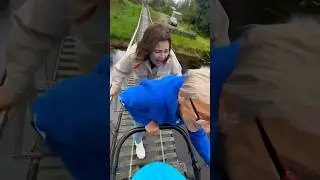 Моя дочь обрушила висячий мост..😬🙆&zwj;♀️🌉