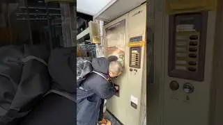 Кофе за 20 центов из старой кофемашины после горячего супа в Корее &ndash; это просто объедение! #корея...