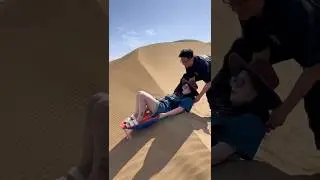main to Gaya 🤔🤫✌️ girl enjoying sand slide in desert #adventure #sandslide #shorts