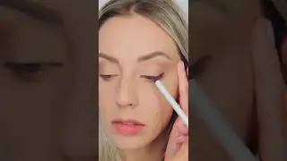 Inner Corner Pop of Color | beMineral&reg; Trending Eye Make-up Tutorial