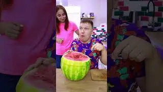 He hid Choco Pie in watermelon #shorts Tiktomiki