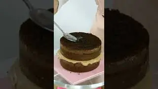What is that liquid thing on your cakes?! 🙈