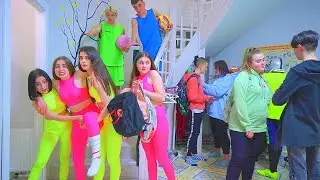 Pompomlányok LÓGNAK AZ ISKOLÁBÓL! Diane Megállított Egy Kosárlabdázót!