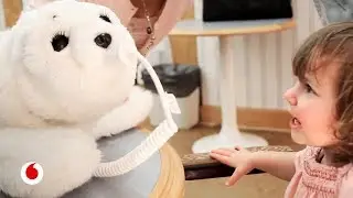 El bebé foca robótico que ayuda a tratar a las personas con autismo