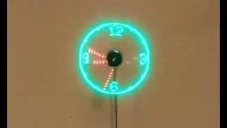 Increible Reloj LED sobre h&eacute;lice. Amazing propeller clock LED.