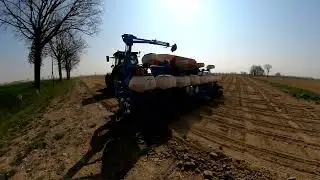 Trattore CASE OPT 300 New Holland T6080 - semina granoturco.#comment #like #comedy #dog #gaming