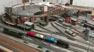 MODELLEISENBAHN M&Auml;RKLIN DIGITAL ANLAGE H0 UNTERE EBENE, OBERE EBENE GLEICHSTROM ANALOG H0. E 111...