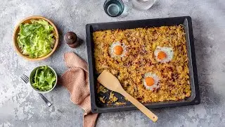 R&ouml;sti al forno con pancetta e uova fritte nel video tutorial