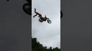 Up in the air #extremesports #fmx #motocrosss #bike #dirtbike #smartphone #fmxlife #bikes #weekend