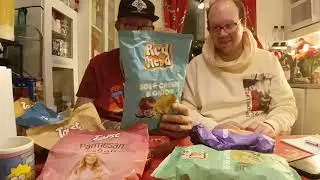 Vi testar k&auml;ndischips i form av Adaam och Pernilla Wahlgren fr&aring;n Tayst och Mauri fr&aring;n Redhead