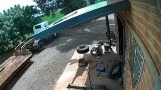 Tire Explosion Caught on Camera: Workers Escape Seconds Before Blast in Brazil