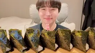ASMR おにぎりを食べる【咀嚼音/ Mukbang/ Eating Sounds】【日本語字幕】