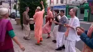 Janananda Goswami Maharaj - HARINAM Romorantin - New Mayapure - 30/05/15 - 2/3