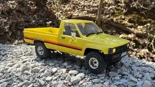 FMS 1983 Hilux long box - scale RC truck