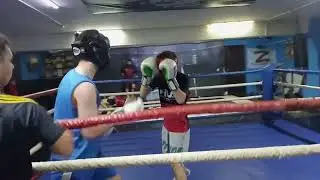 Бокс #тренировка #спорт #Спарринг. Ислам(красный шлем) раунд 2