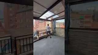 Instalaci&oacute;n de techo m&oacute;vil motorizado con panel sandwich en Madrid - Cerramientos Tejero