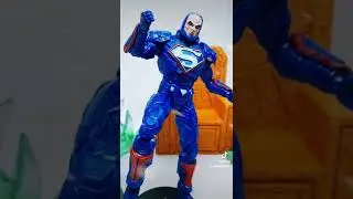 Vistazo r&aacute;pido a Lex Luthor Power Suit de la l&iacute;nea DC Multiverse de McFarlane Toys Darkseid War