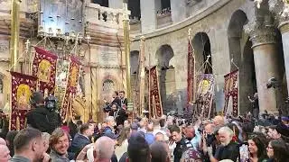 С замиранием сердца смотрим как в Иерусалиме Сошёл Благодатный Огонь