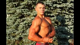 HANDSOME MUSCULAR MALE MODEL