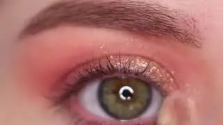 Sparkling  gold   holiday makeup look
