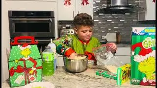 Grinch juice and Grinch Crunch for movie night!