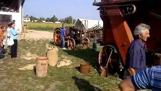 rivivi la corte 2011: messa in moto landini velite e trebbiatrice