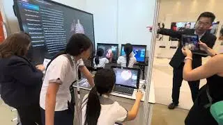 Glasses Free 3D Tech Engage Young Students