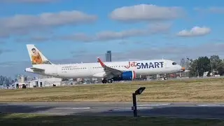 Airbus A321Neo CC-DIS de jetSmart Argentina despegando de Aeroparque