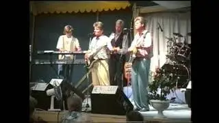 Curt och Roland samt Lars Möllesjö (ack): Jag har hört om en stad ovan molnen Löttorp 17 juli 1994