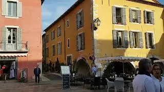 Valbonne Village - Centre square with restaurants