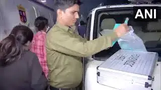 Delhi: Forensic team arrives at the spot after  the blast near Gate no 1 of the Red Fort 
