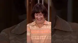 Edith Wears Gloria's Wig 👩🏻&zwj;🦱 | All In The Family