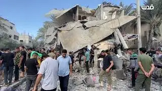 عمليات بحث عن جثامين شهداء وجرحى تحت الأنقاض بعد قصف الاحتلال منزلاً  في دير البلح.