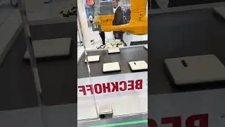 InInIndustrial robots were displayed at the exhibition. #machine #welding #robot #pallet #stamping