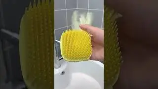 Super Bubble Bath The Despensing Brush and silicone sponge for gentle and efficient cleaning