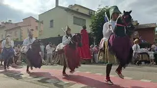 Balls de gegants i caballets a la cercavila de la Festa Major de Sant Feliu de Pallerols