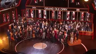 Country Legend Dies On Christmas Day, Grand Ole Opry Pays Tribute