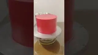 Torta para mujer rojo con flores y mariposas 