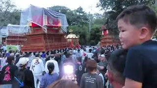 【西条まつり石岡神社祭礼】　宮入直前の風景。肩車の親子がいいですね。いい思い出になったでしょう。２０２５年１０月１５日　宮入り