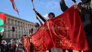 Thousands of Bulgarians join nationwide protests against government plans to join eurozone
