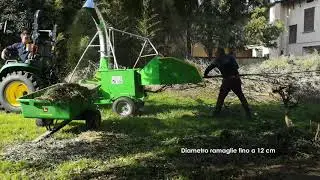 Cippatore Peruzzo TB 300 e John Deere 3038E